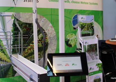 Here the newly developed double gutter, developed together with Cox strawberries, to promote the mechanisation of strawberry cultivation.