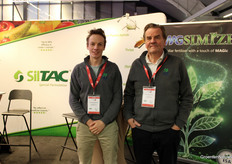 Lennart Schouten and Harry Schouten (ISA CropCare). New is Magsimize. The product helps plants absorb magnesium.