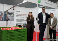 Barbara Więckowska, Marcin Pędzisz and Andrea Saadeh (Hectre Group). The Italian company is launching a new brand: Hectre.Arc. The Italians specialise in hardware and software for sorting by colour and size of apples and pears, among others.