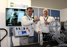 Mariusz Hnat and Rudolf Fizbach (Sinclair) can supply compostable labels, and machinery. Sinclair already supplies growers of pears, apples and tomatoes wants to expand to even more crops in Poland.