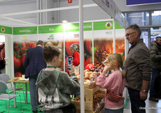The new generation is already getting to know the varieties from Wing Seed, Erasem, Tera Seeds and Voltz Seeds. These four breeding companies shared a stand.