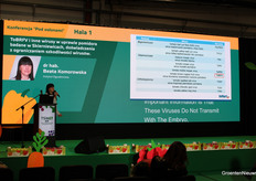 The 'under cover' conference was held in Polish, with AI translation for those not fluent in the language. The real diehards still tried to get valuable information from the Polish speakers that way. Saturday there was also an English-language congress on strawberries, with a much larger audience.