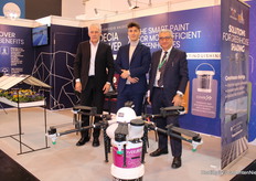 Colorificio Valdec team is presenting their cover 2,02,0 now conforming to international OECD 208 test, so safe for plant and environment