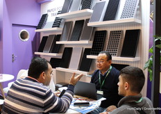 Jeff Lim, Bumnong in conversation with customers