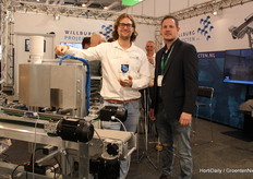 William van der Brug, Willbrug Projects and David Trienekenes dealer, Grede KG. Next to the ultrasonic machine that now attaches labels to the pot even faster