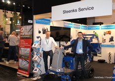 Wouter Steenks and Nick Groenewegen (Steenks Service B.V)Present in Essen the Stefix135 sweeper with high unloading unit.