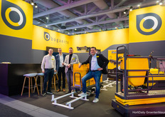 At Bogaerts we find Tim Jacobs, Matthijs Van Loon and Leon Verkoelen with the new, patented, spring-loaded push bar, which makes giving a push to the cart with the hip a lot more comfortable