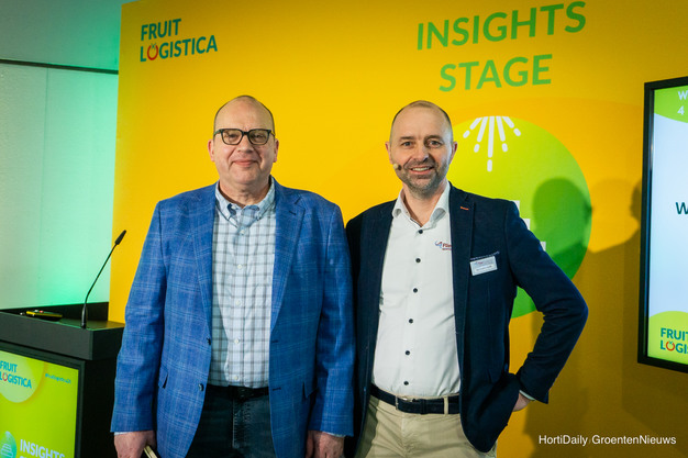 Marco de Bruin, Lettuce Lead, and Ad Kranendonk, Flier Systems, gave a presentation on greenhouse lettuce production versus open cultivation