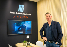 Roy van Gaalen, PDI, watches an exciting film during the fair