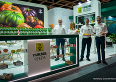 Nico van Vliet and Hicham Abba of Yuksel Seeds together with colleagues display various varieties from the breeding company