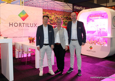 Hortilux took the 4-channel NXTLED to Fruit Logistica. In the photo: Lawrence Kemerink, Vera Bouklakova and Paul van der Valk