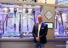 Niels Vogelaar (Viscon) next to the Swift Picker that will go to a pepper customer after the fair, to produce mixed color pepper packaging with it.