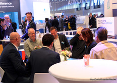 Signing a contract involves champagne. No worries: Piet Looije survived the champagne moment and only pretended the cork hit him, to the hilarity of the other table guests in the booth at Viscon.