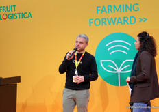 Rien Kamman(Source.ag) was allowed to give a presentation on stage on the theme of Farming Forward.