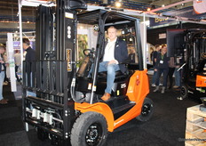 Look here the DL 25 PRO DutchLift, it also can't help but be orange. Dutchlift presents the new standard! Fast charging and absolute top performance, let’s go Pro!