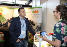 Romke van Velden, Sorma Benelux, in conversation with a visitor