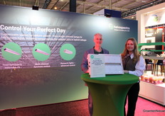 Bram Muelblok and Emelie Gustafsson, Heliospectra, at the new CERES. This LED is a cost-saving lighting solution that is easy to integrate