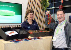 Henny van Gurp (Glastuinbouw Nederland) doesn't just like strawberries. Leonie Hogendonk (Bayer De Ruiter) invites Henny to a tasting session.