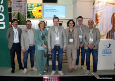 Marcel Nouel, Dominique Blok, Clarinda Gros, Remco Meewisse, Marleen van der Torre, Stefan van Os and Tino Rikkers (Svensson). New in their midst: Remco Meewisse, for whom it was the first exhibition with Svensson