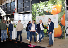 Floor Oomen, Eric Watzeels and Ischka Stokman (Van Iperen) for a moment free for a photo at the continuously well-stocked stand, where visitors also eagerly came to score smoothies.