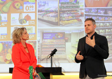 Korneel van der Plas (Albert Heijn) is questioned by Inge Diepman