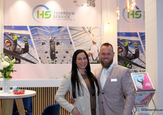 Charmaine and John Torenstra (HS Horticultural Service). With the help of a special coating, the company renovates rusty gutters. 