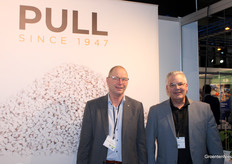 Piet Mertens and Marc de Cock (Pull Rhenen), specialists in perlite and vermiculite.