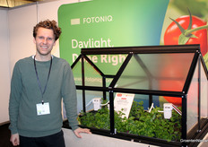 Rara what part of the greenhouse is diffusion-coated by Fotoniq? In the photo: Joris de Leeuw