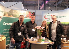 Many fertiliser experts on the stand from (Orgapower) Johan Meersma, Albert Dortmans together with customers Marieke Siemon and Stefanno Cattapan of CCS Italy.