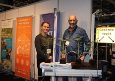 Pirita Luolamaa and Nico Ammerlaan of Novarbo show the most sustainable substrate mat. You see it well without plastic.