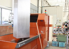 The substrate is put into the pots by means of the Javo Plus