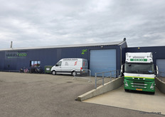 Truck at the dock, visitors inside the greenhouse and barn at Viridis-Eco