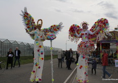 At Heboplant, a special reception committee stood to welcome people.
