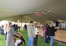 Many visitors gladly took time out for a snack and a drink.