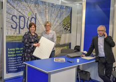 Sandrine Quenea & her colleagues with SPID trays. 