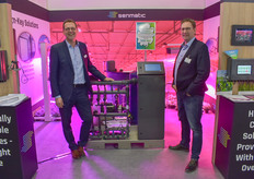Johnny Rasmusse & Morgen Hjorth showing the fertilisation & irrigation mixer of their company Senmatic.