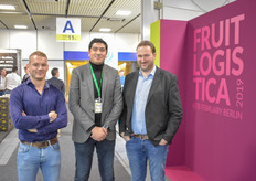 Visiting the exhibition: Dave Pinxteren & Kurt Verhelst with Prayon, with in the middle Omar Dennis with OCP