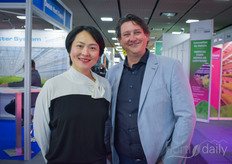 Sylvia Xu with Signify & Arjan Pauw with DLI
