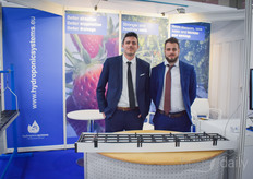 Recently research showed good results with the Spacer, developed by Hydroponic Systems.  In the photo Antonio Garcia. 