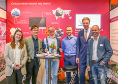 It was pleasant at Delphy. On the left Laura Bautista who is involved in vertical farming, Klaas Van Egmond, Arnoud Van Boven who really wanted to show off his braces (so here it is), Milan Franssen, Gerjo Engbers, and Jeroen van Buren