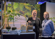 Pirita Luolamaa-Vollebregt and Tuulia Valkama of Novarbo have been working with Mosswool substrate for some time. What is new is that it is now completely peat free, mixed with wood fibres. Later this year, a factory will be opened for this purpose and large-scale production can start.