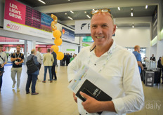 Peter Sallaets, Agaris, visiting the show