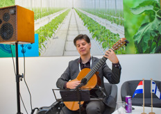 Time for a relaxing moment thanks some guitar music.