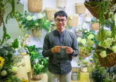 Cobtain produces bamboo pots in Vietnam. On the photo is Viet Anh. 