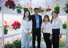 Dummen Orange with Nguyen Dinh Thi (Kevin) and Thi Thuy Phan. This is the company’s local partners products grown in Vietnam. The pot plants are for the Vietnamese market and the cut flowers for aexports markets. Pot plants are popular to celebrate the Lunar New Years, mainly in strong colours including red and yellow. 