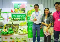 Green Powers grows passion fruit, coconut, pomelo and mangoes. The company is exporting. To the left is Le Quang Nguon the Sales Director.
