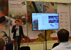 Niels Jacobs telling the audience about the company Light4Food and what they can do for the market