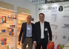 Hanzlovsky and MHPS from Austria were represented for the first time at expoSE. The company meets the spirit of the times with the newly developed berry trays with a window and mainly serves customers in southern Germany and Austria. Pictured: Markus Huber and Wolfgang Zita.