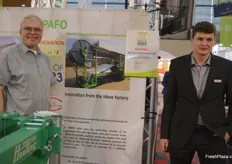 Thomas and his son Fritz Hermeler at the joint stand of HMF Hermeler and Heuling Maschinenbau. Spafo - a machine for emptying sandbags of asparagus foils - was awarded the Innovation Award.