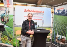 Jan Pieter Schellekens of Schellekens total projects.In the context of sustainability, they have started using a root canvas consisting of 30% recycled material